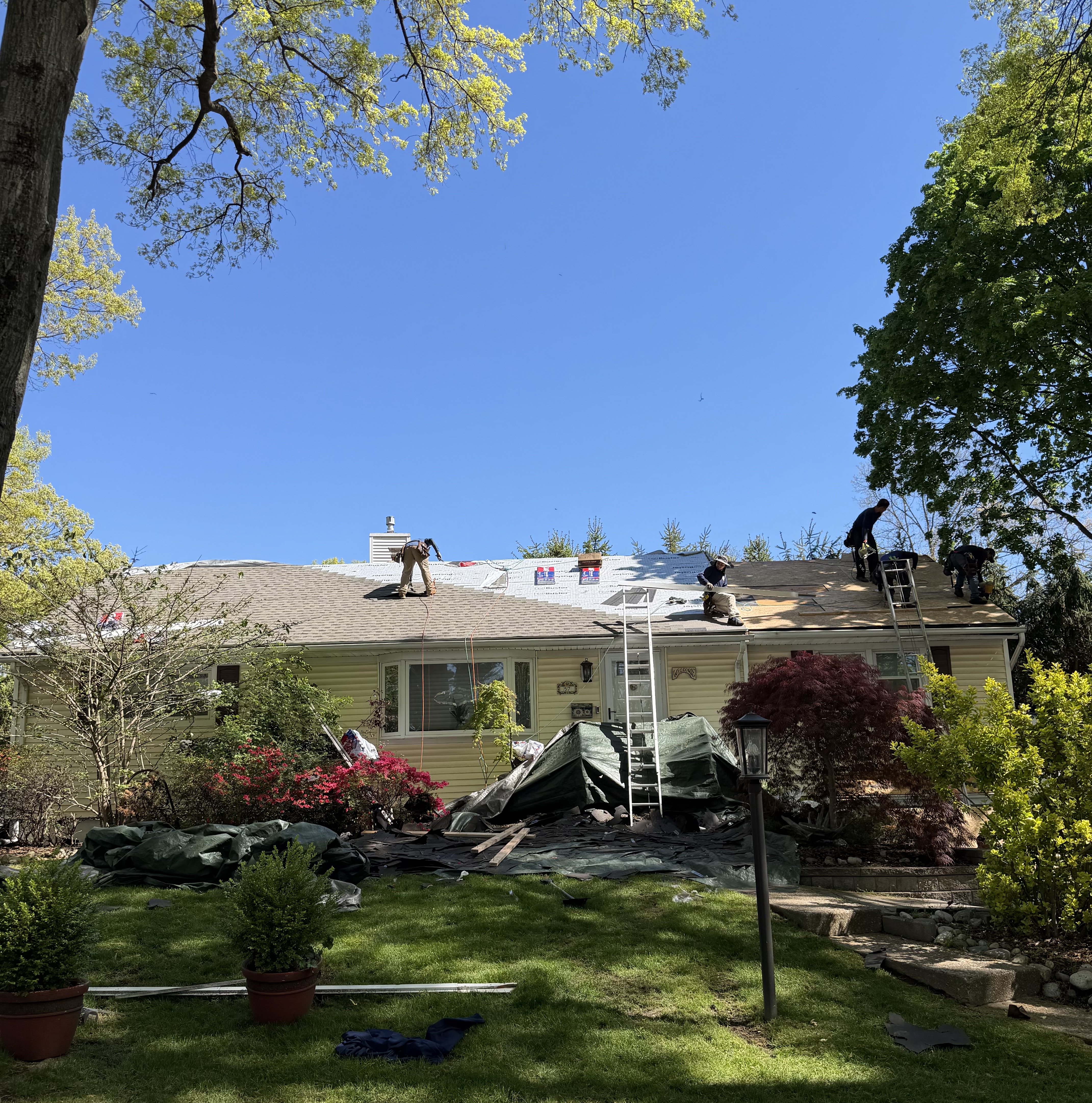 Pro Touch Roofing crew